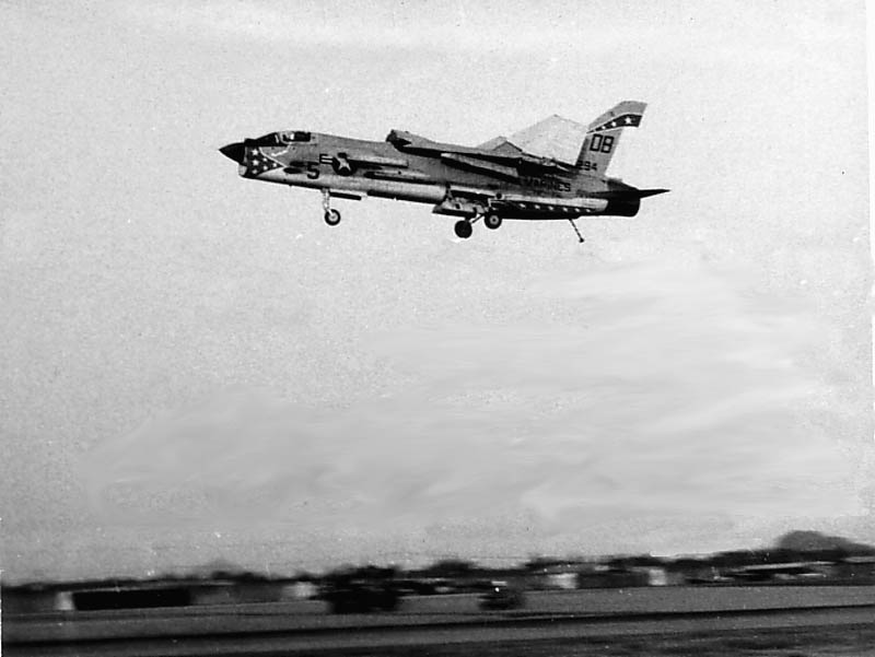 F-8wingsfolded67.jpg